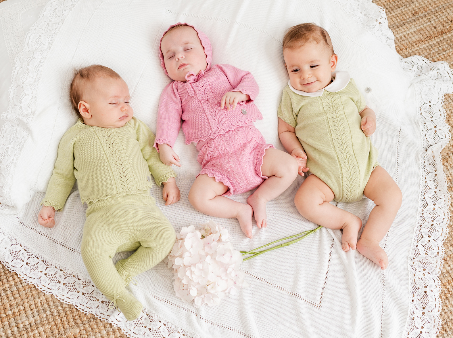 CONJUNTO JUBÓN CON POLAINA 126-283, CONJUNTO JUBÓN, BRAGUITA Y CAPOTA 126-275 Y PELELE 126-284 CONJUNTO JUBÓN CON POLAINA 126-283, CONJUNTO JUBÓN, BRAGUITA Y CAPOTA 126-275 Y PELELE 126-284