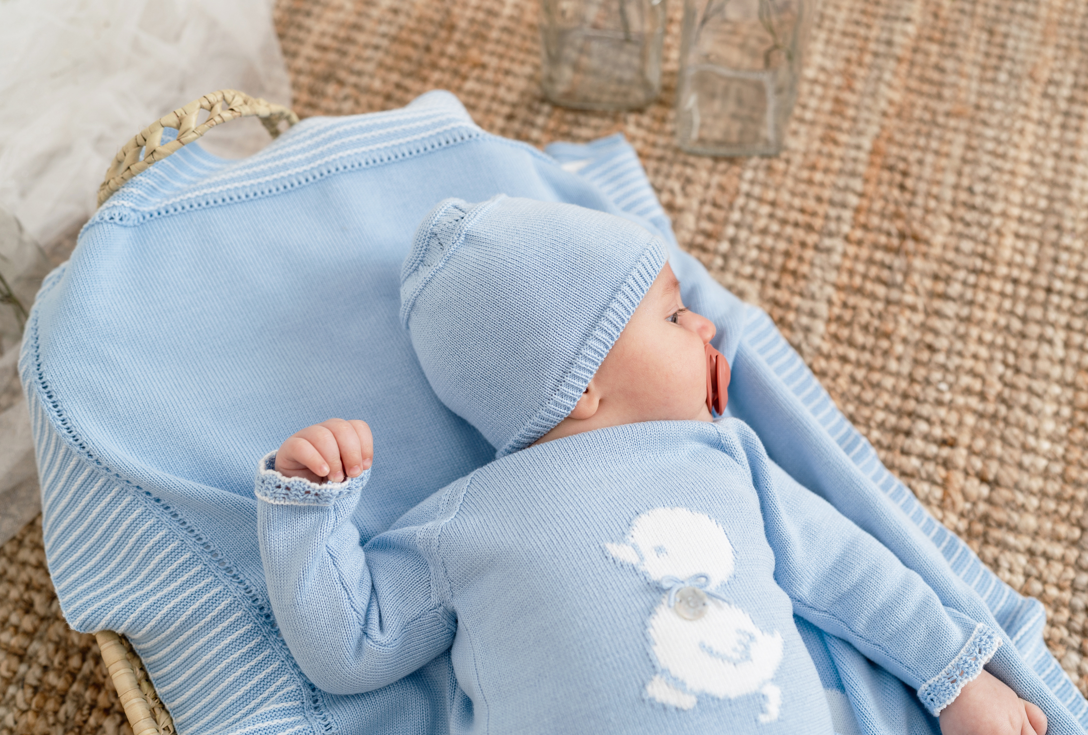 GORRITO 126-369, CONJUNTO JUBÓN Y CUBREPAÑAL 126-368 GORRITO 126-369, CONJUNTO JUBÓN Y CUBREPAÑAL 126-368